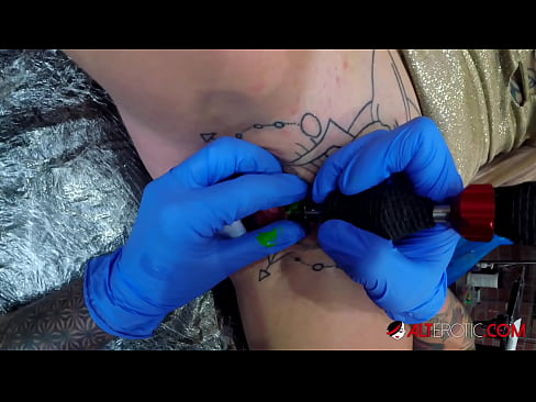❤️ Sully Savage, o bunăciune extrem de tatuată, și-a făcut un tatuaj pe clitorisul ei ❤ at ro.drpornofilme.ru ❤